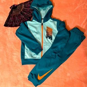 GIRLS SIZE 4T 3-4 YEARS GREEN NIKE TRACK SUIT.